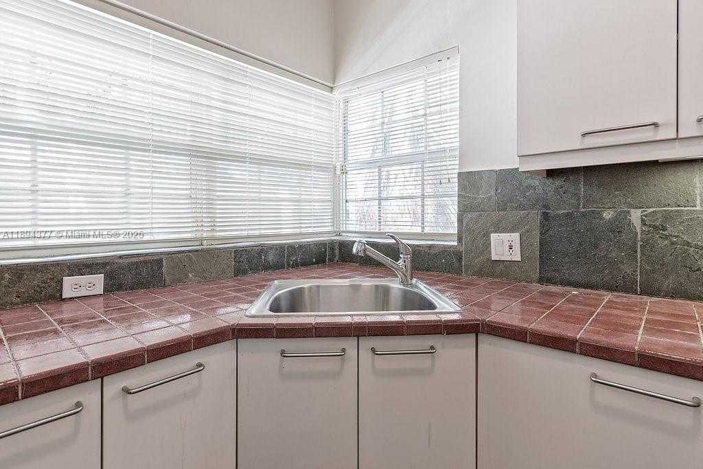 Small Image of 32 CALABRIA AVE #2, Coral Gables Number 11