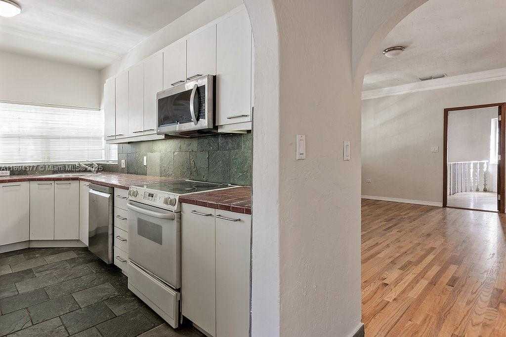 Small Image of 32 CALABRIA AVE #2, Coral Gables Number 15