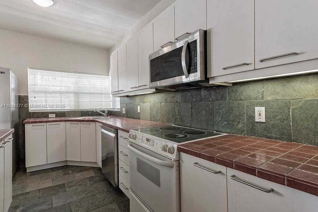 Small Image of 32 CALABRIA AVE #2, Coral Gables Number 16