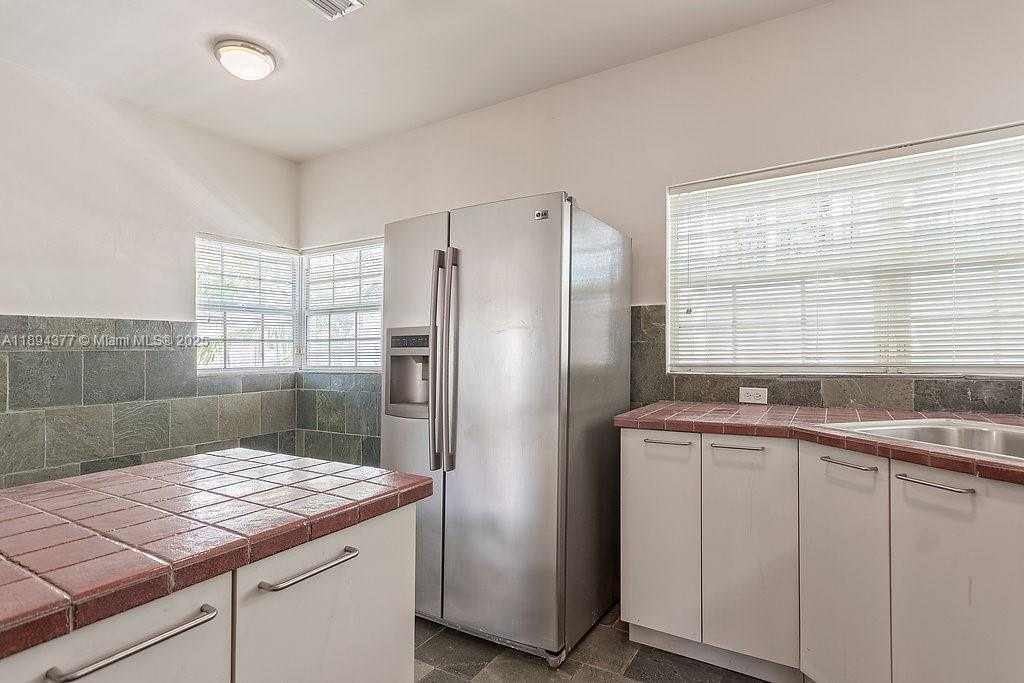 Small Image of 32 CALABRIA AVE #2, Coral Gables Number 17