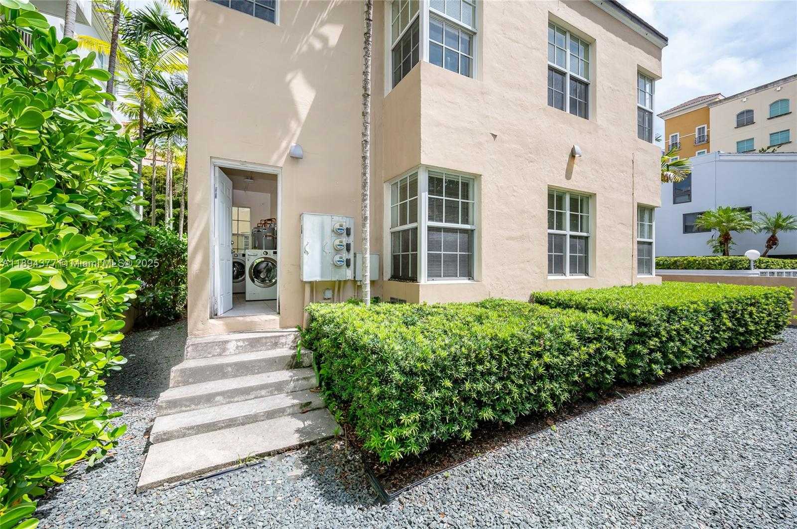Small Image of 32 CALABRIA AVE #2, Coral Gables Number 20