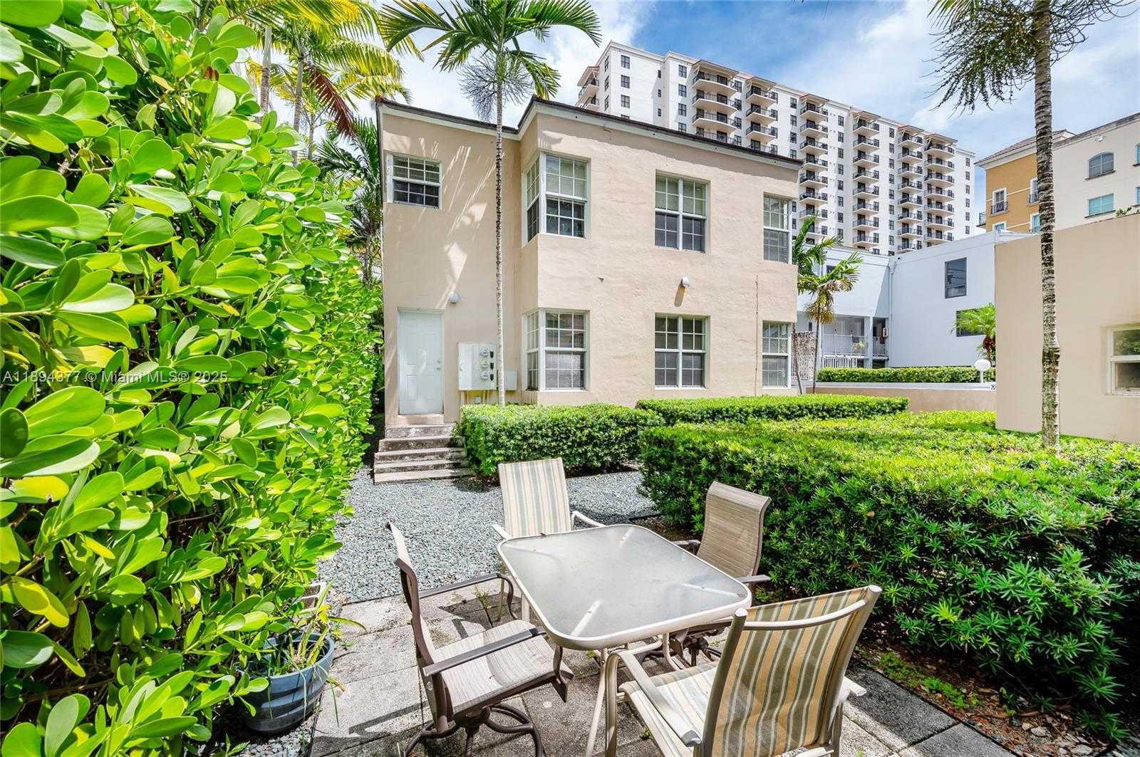 Small Image of 32 CALABRIA AVE #2, Coral Gables Number 21