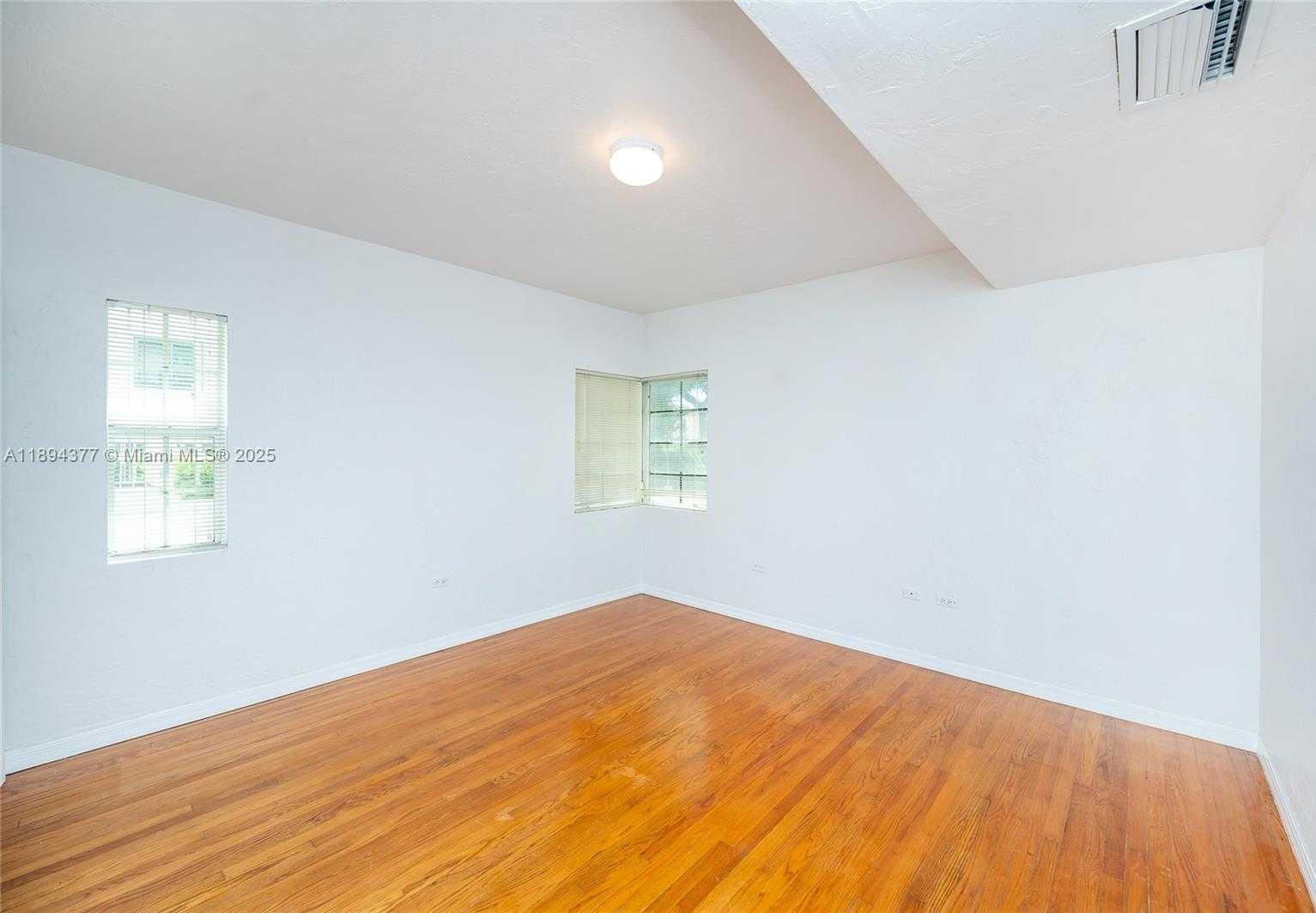 Small Image of 32 CALABRIA AVE #2, Coral Gables Number 26