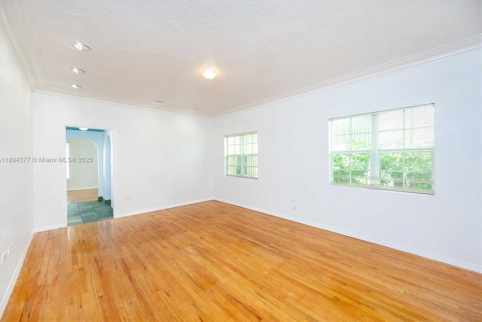 Small Image of 32 CALABRIA AVE #2, Coral Gables Number 27