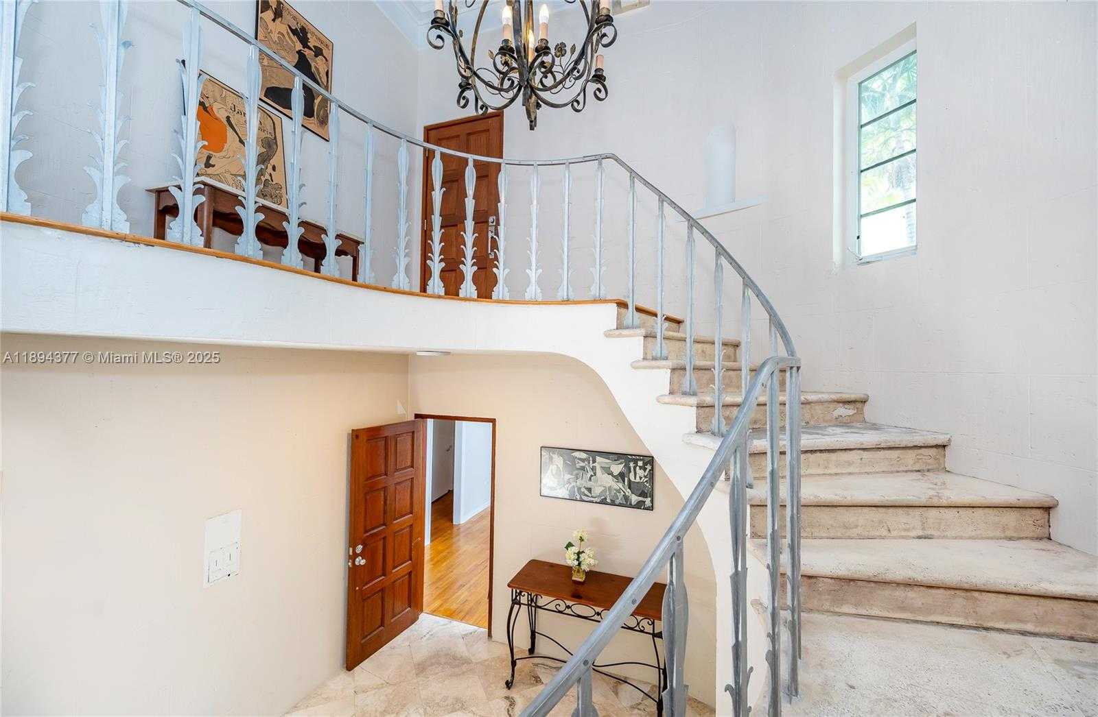 Small Image of 32 CALABRIA AVE #2, Coral Gables Number 3