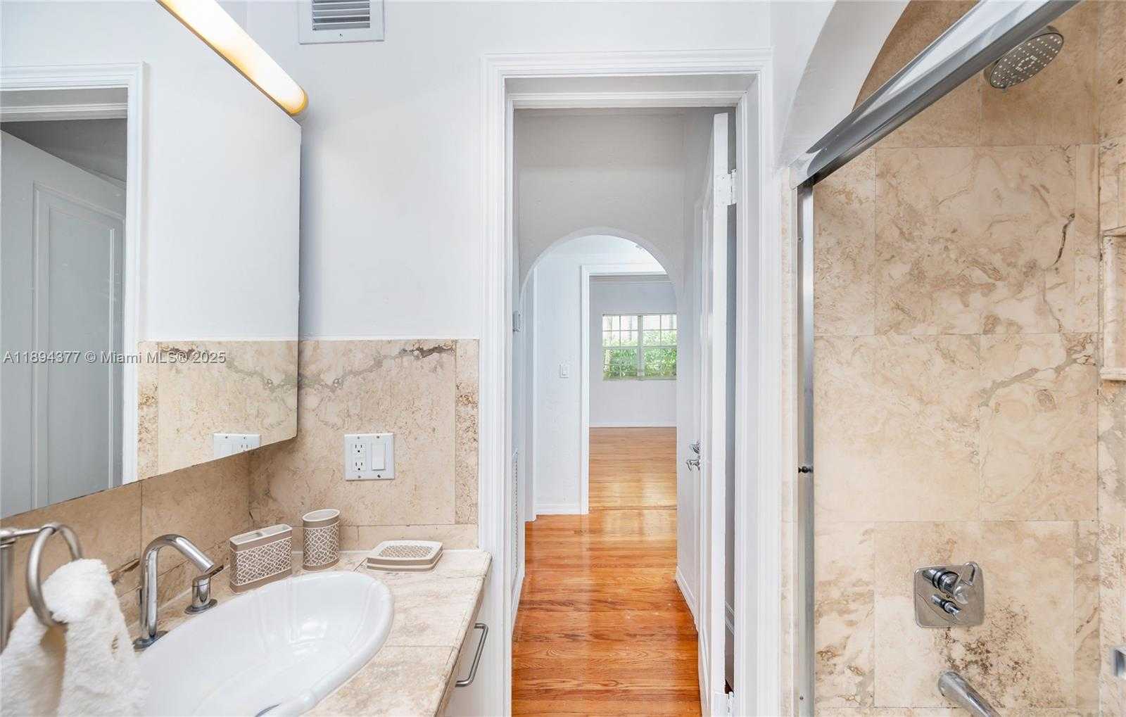 Small Image of 32 CALABRIA AVE #2, Coral Gables Number 4