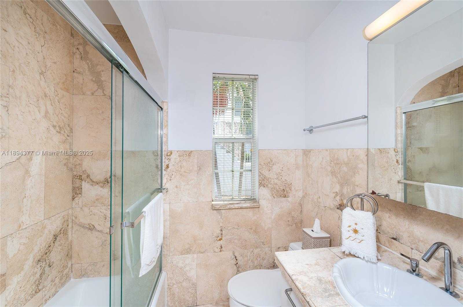 Small Image of 32 CALABRIA AVE #2, Coral Gables Number 5