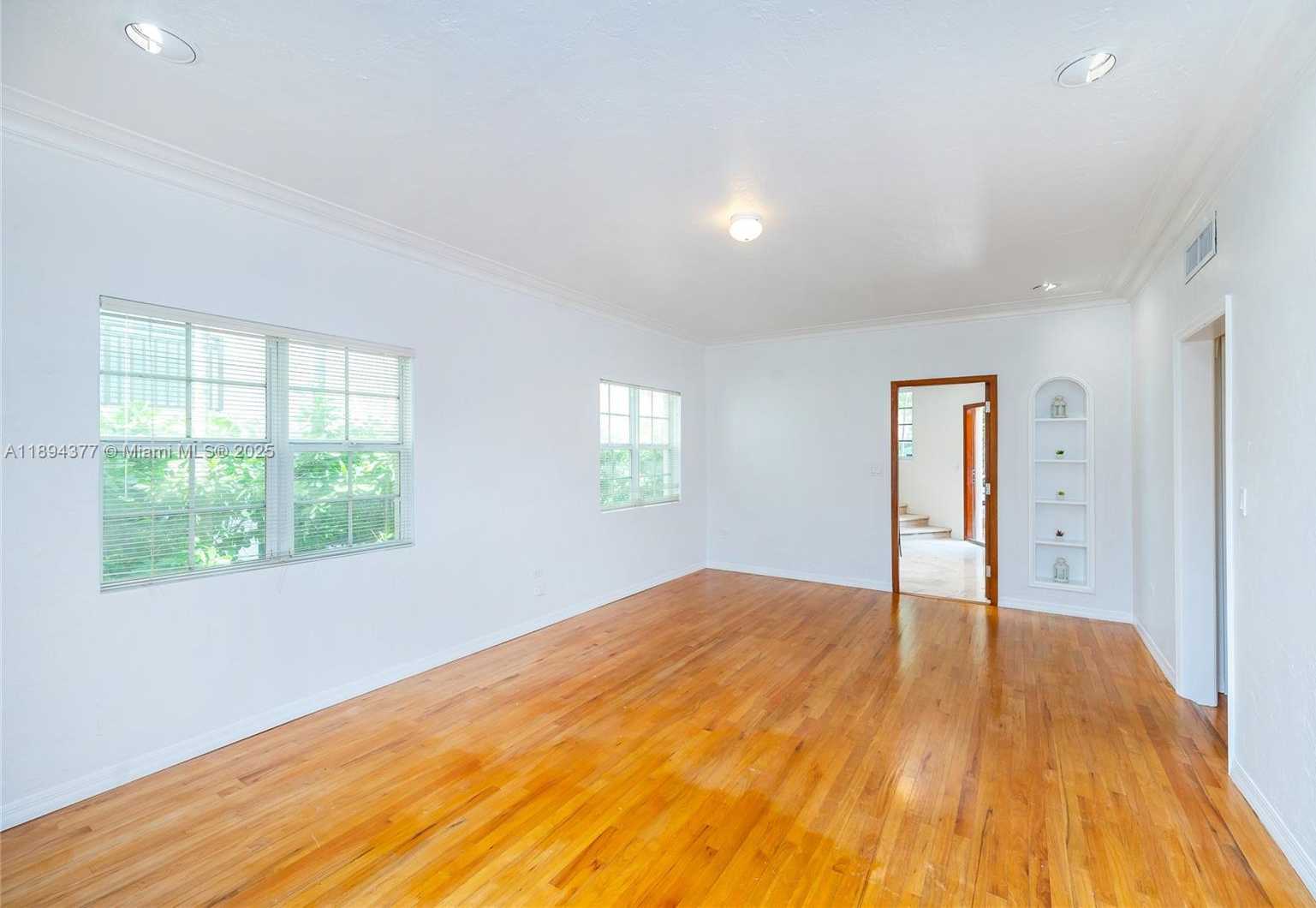 Small Image of 32 CALABRIA AVE #2, Coral Gables Number 7