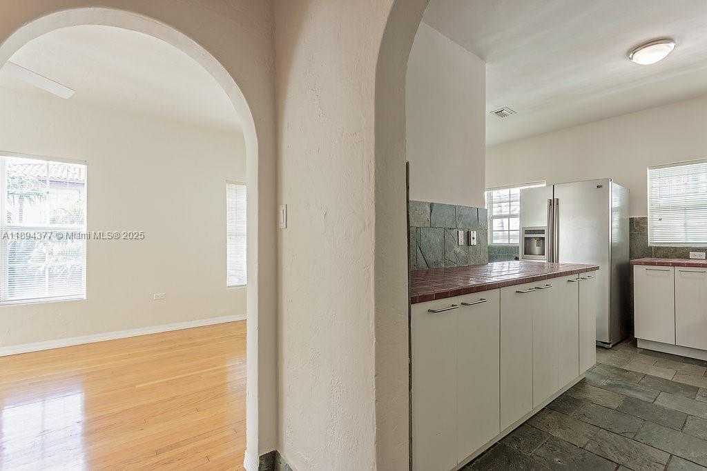 Small Image of 32 CALABRIA AVE #2, Coral Gables Number 9