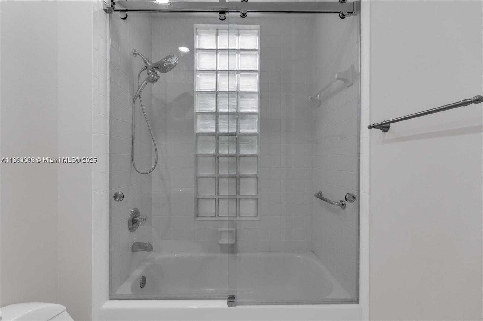 Small Image of 2553 BAY POINTE, Weston Number 16
