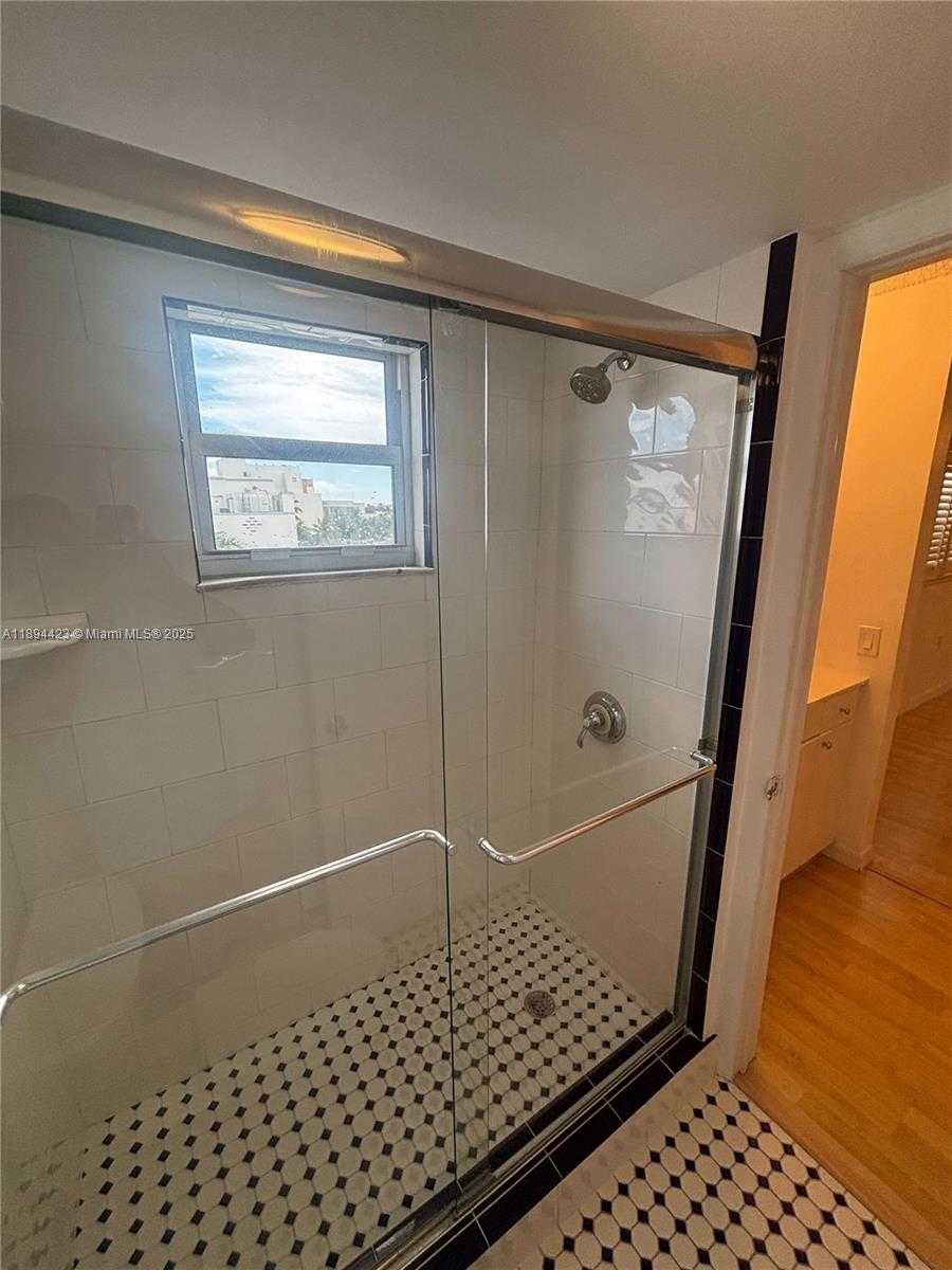 Small Image of 1150 COLLINS AVE #501, Miami Beach Number 10
