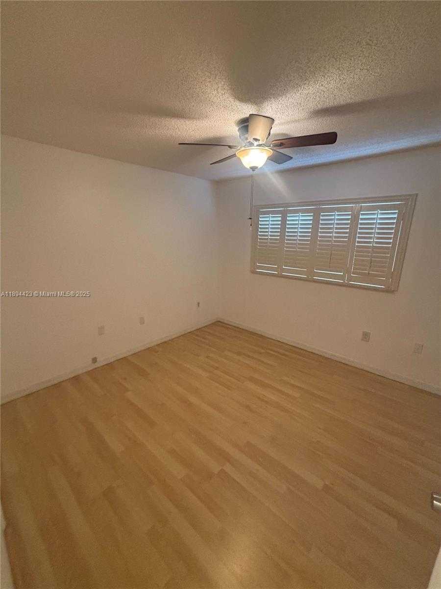 Small Image of 1150 COLLINS AVE #501, Miami Beach Number 11
