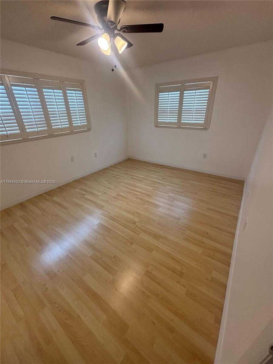 Small Image of 1150 COLLINS AVE #501, Miami Beach Number 14