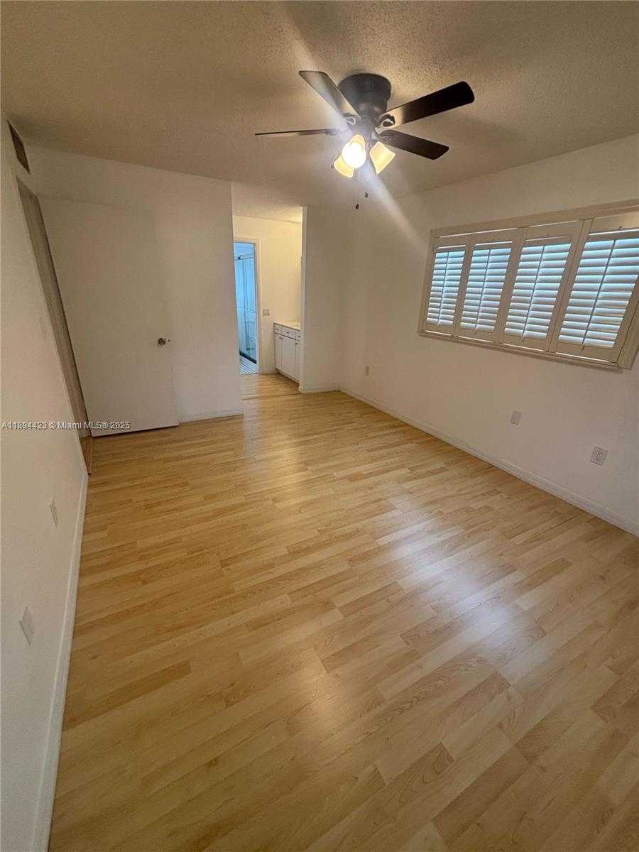Small Image of 1150 COLLINS AVE #501, Miami Beach Number 15