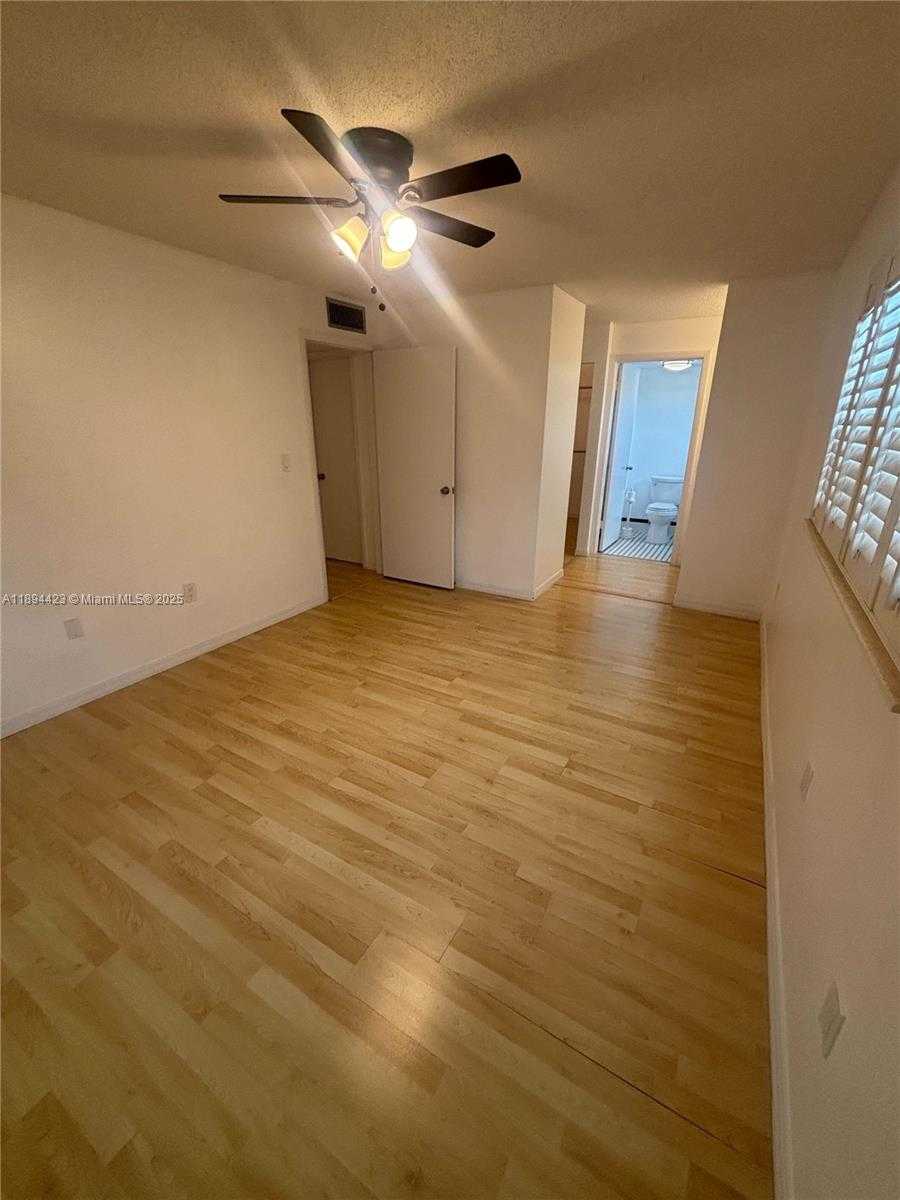 Small Image of 1150 COLLINS AVE #501, Miami Beach Number 16