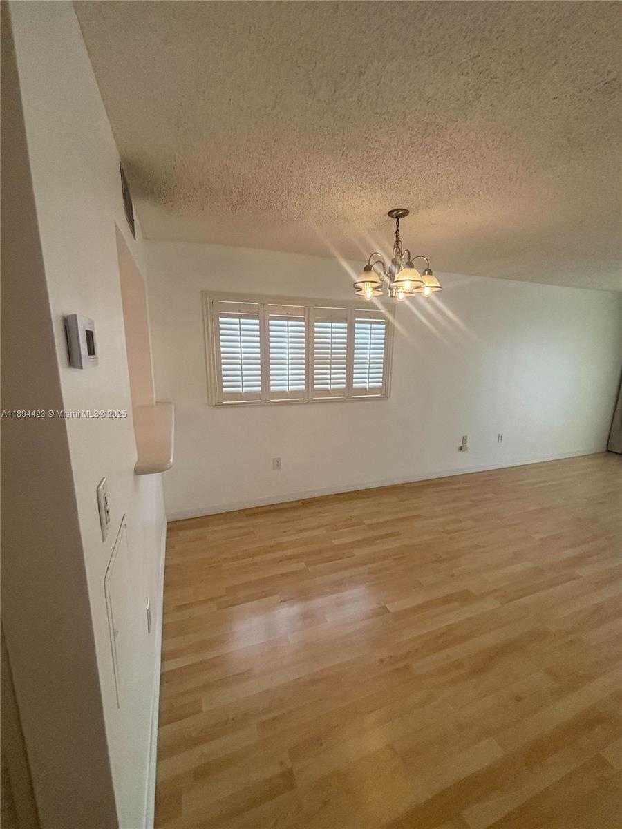 Small Image of 1150 COLLINS AVE #501, Miami Beach Number 17