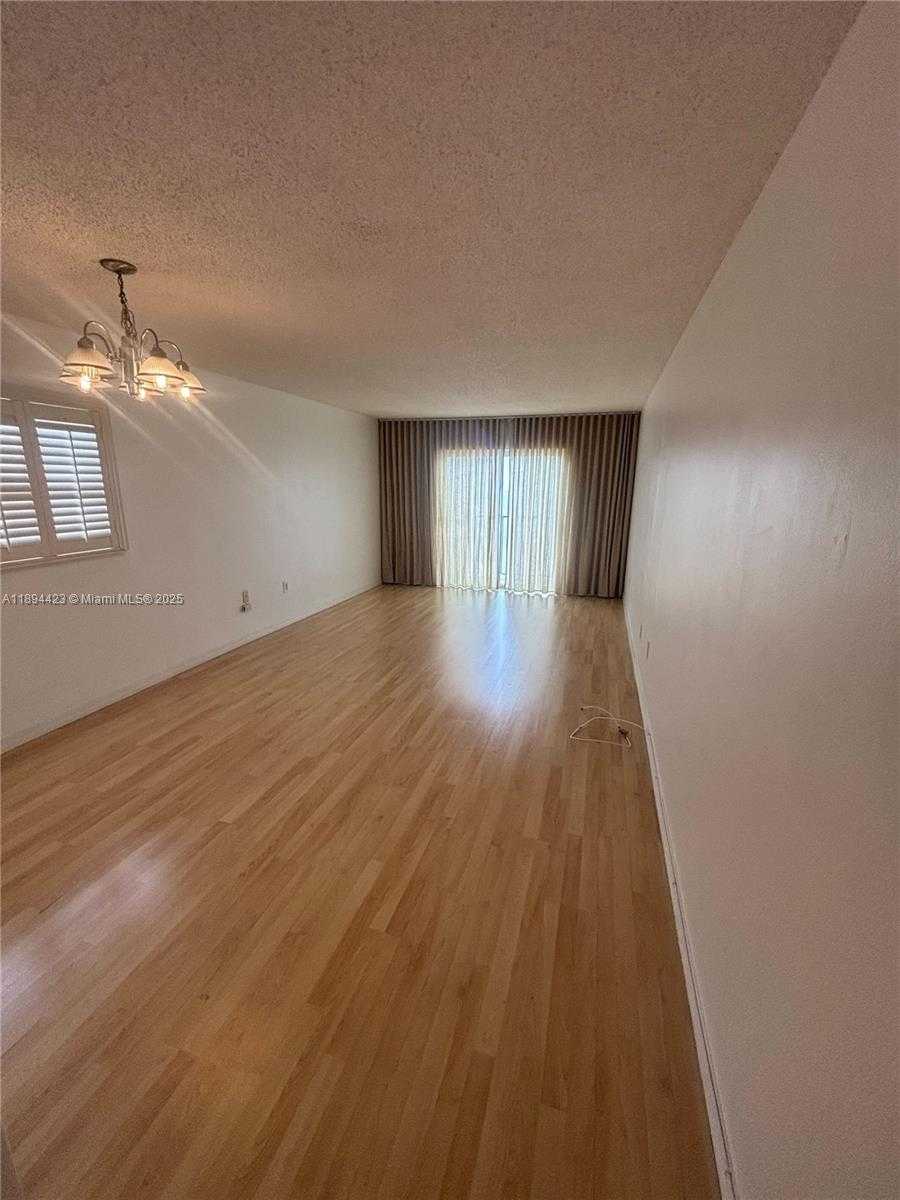 Small Image of 1150 COLLINS AVE #501, Miami Beach Number 4