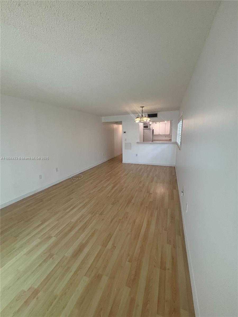 Small Image of 1150 COLLINS AVE #501, Miami Beach Number 5