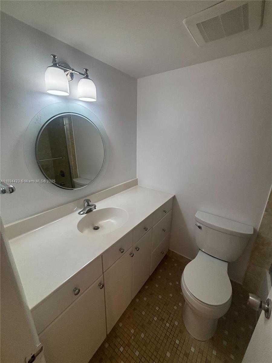 Small Image of 1150 COLLINS AVE #501, Miami Beach Number 6