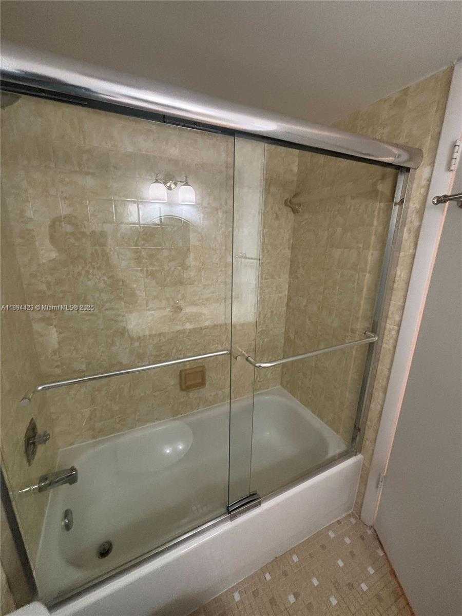 Small Image of 1150 COLLINS AVE #501, Miami Beach Number 7