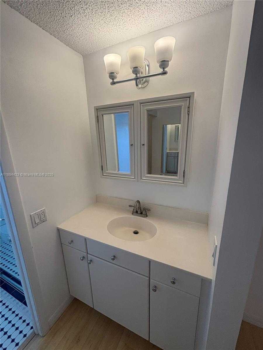 Small Image of 1150 COLLINS AVE #501, Miami Beach Number 8