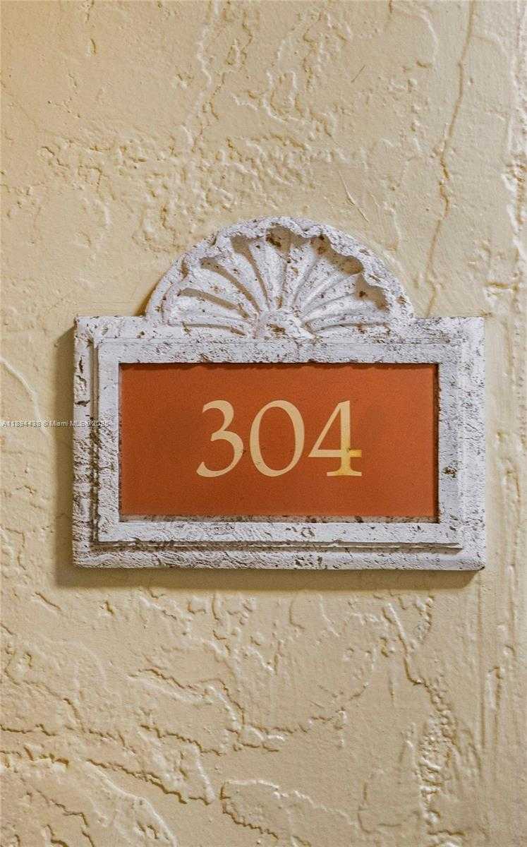 Small Image of 8225 LAKE DR #304, Doral Number 18