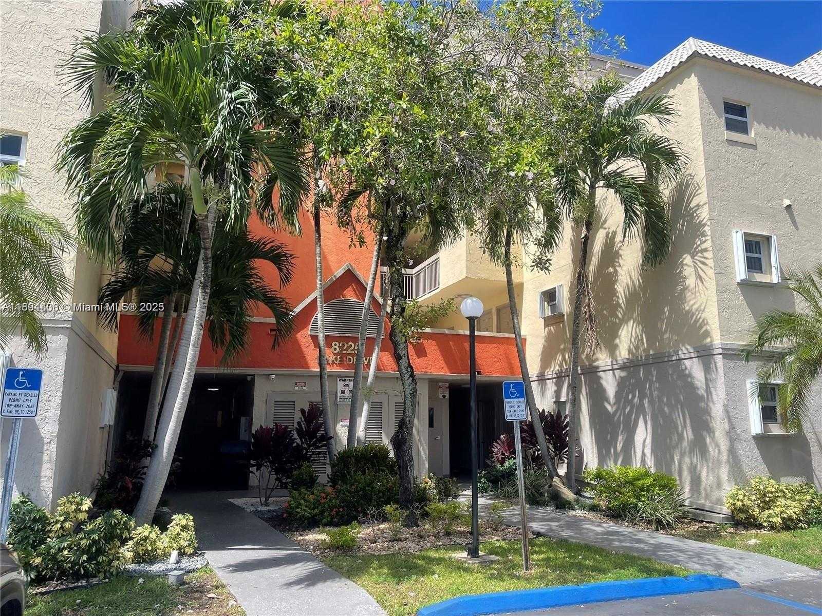 Small Image of 8225 LAKE DR #304, Doral Number 22