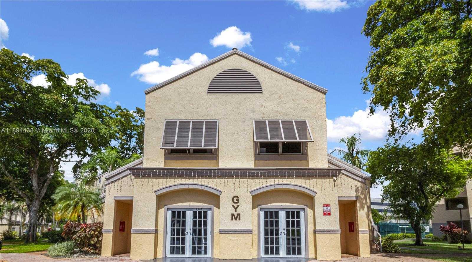 Small Image of 8225 LAKE DR #304, Doral Number 25