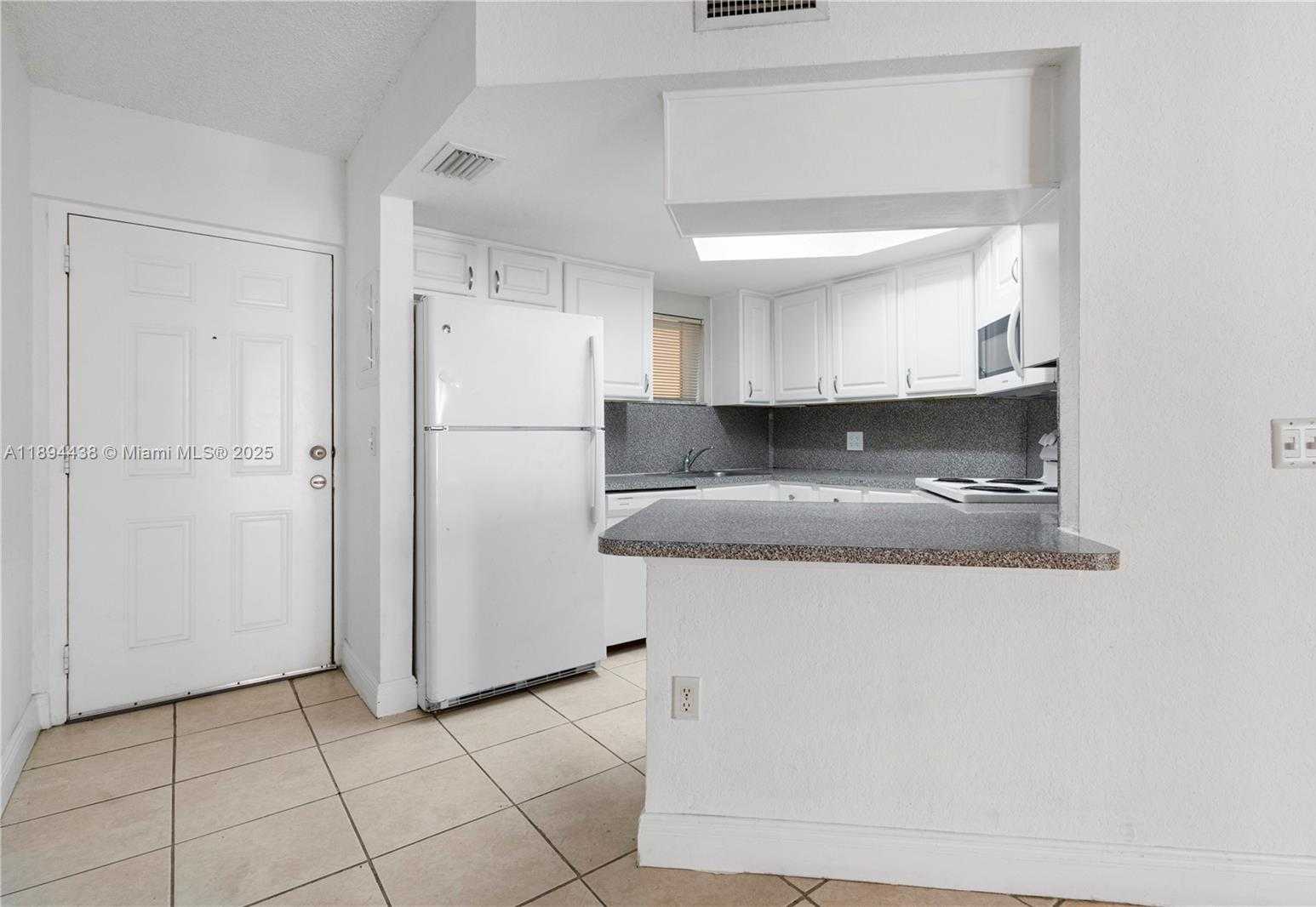 Small Image of 8225 LAKE DR #304, Doral Number 8