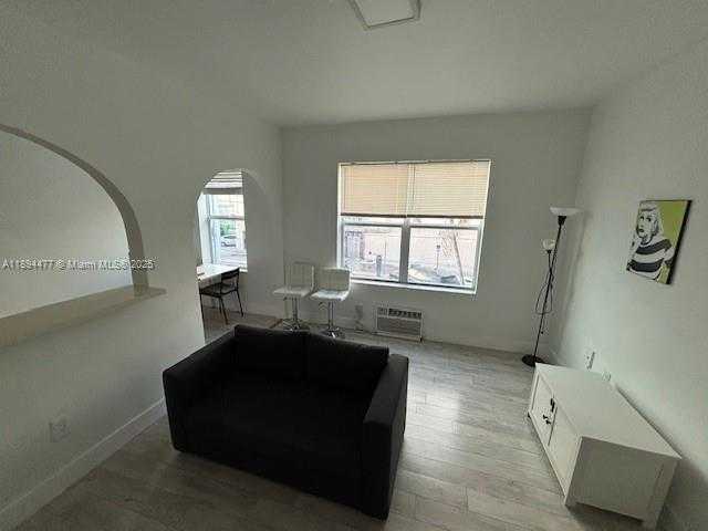 Small Image of 1618 MICHIGAN AVE #21, Miami Beach Number 5