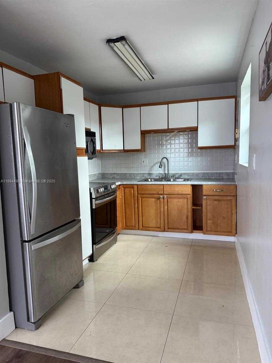 Small Image of 830 NORTH EAST 58TH CT, Oakland Park Number 2