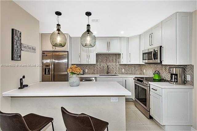 Small Image of 3464 NORTH EAST 19TH AVE, Oakland Park Number 12