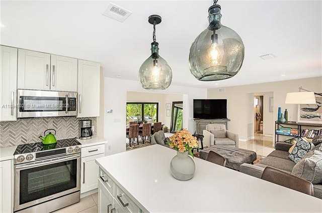 Small Image of 3464 NORTH EAST 19TH AVE, Oakland Park Number 8