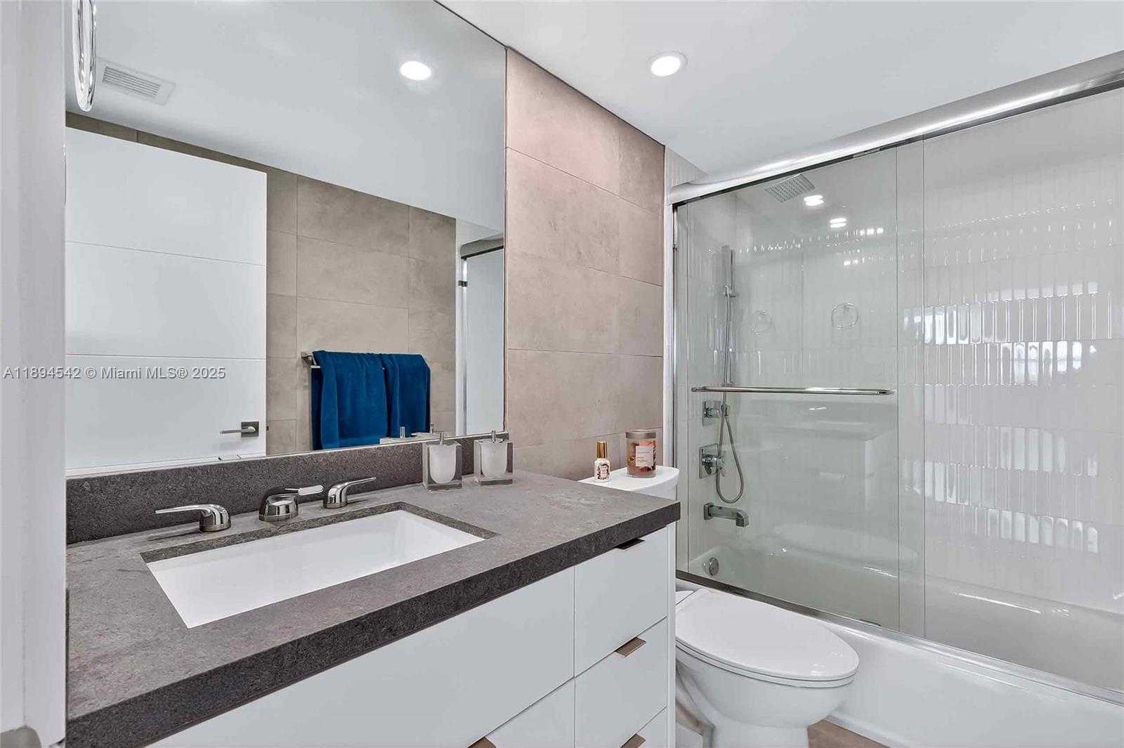 Small Image of 2 GROVE ISLE DR #B1210, Miami Number 11