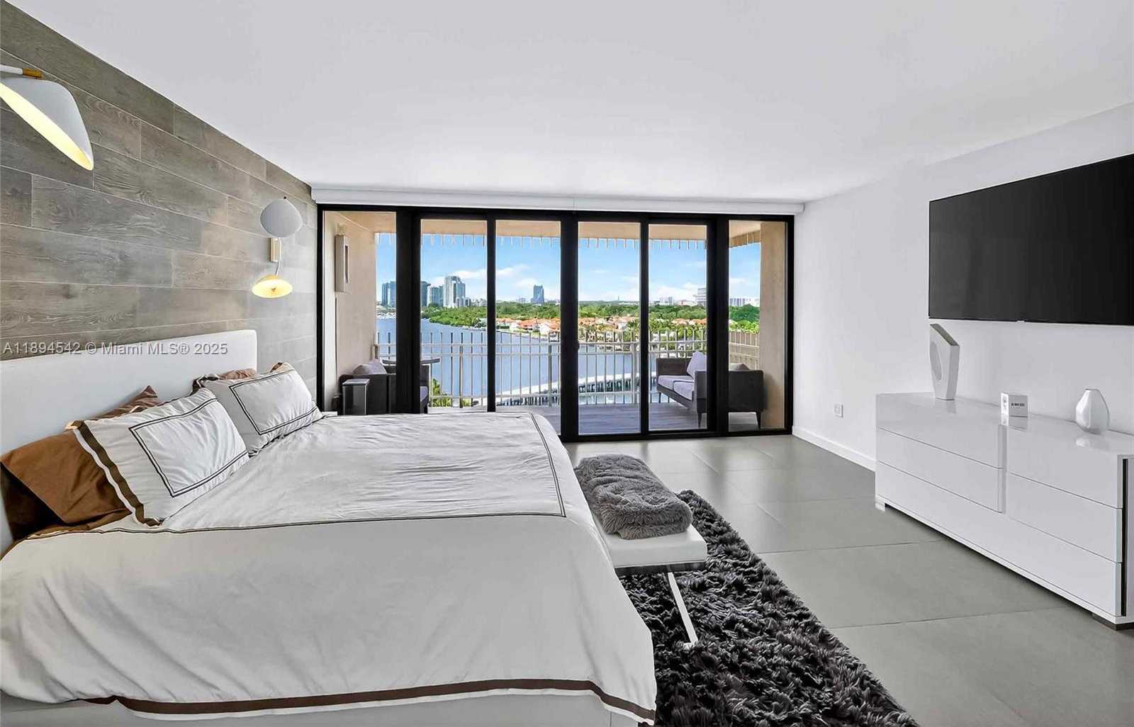 Small Image of 2 GROVE ISLE DR #B1210, Miami Number 16