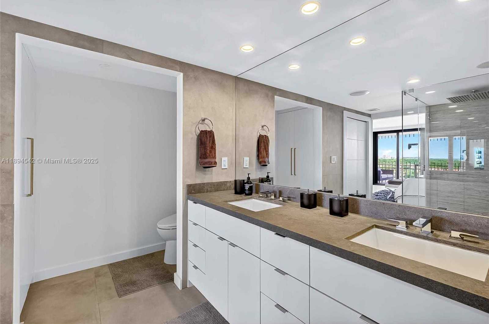 Small Image of 2 GROVE ISLE DR #B1210, Miami Number 19