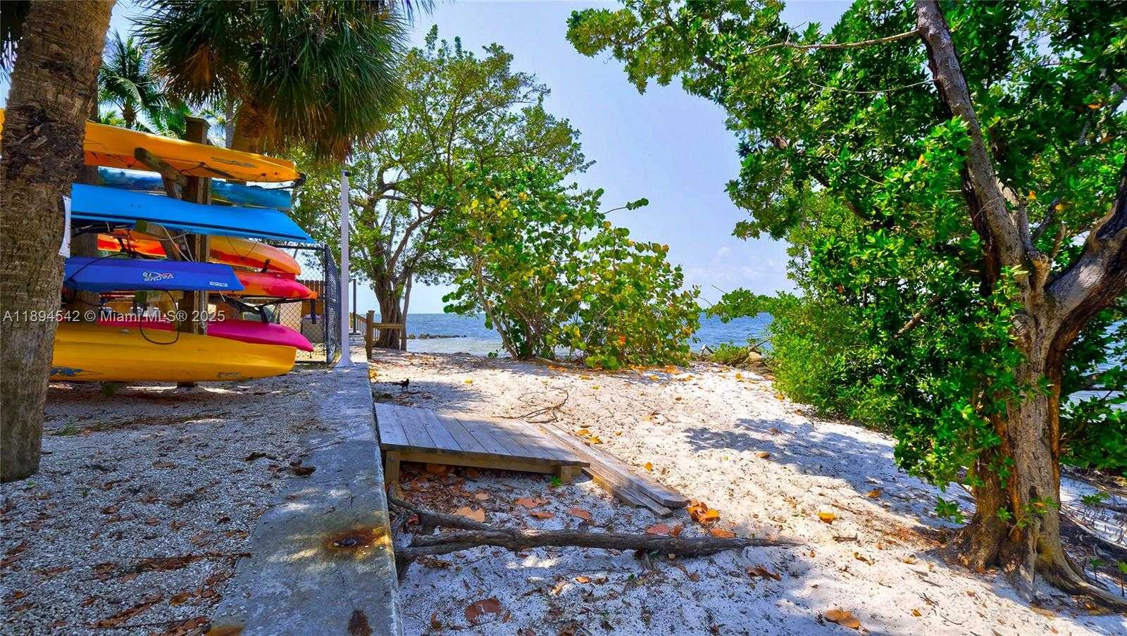 Small Image of 2 GROVE ISLE DR #B1210, Miami Number 35