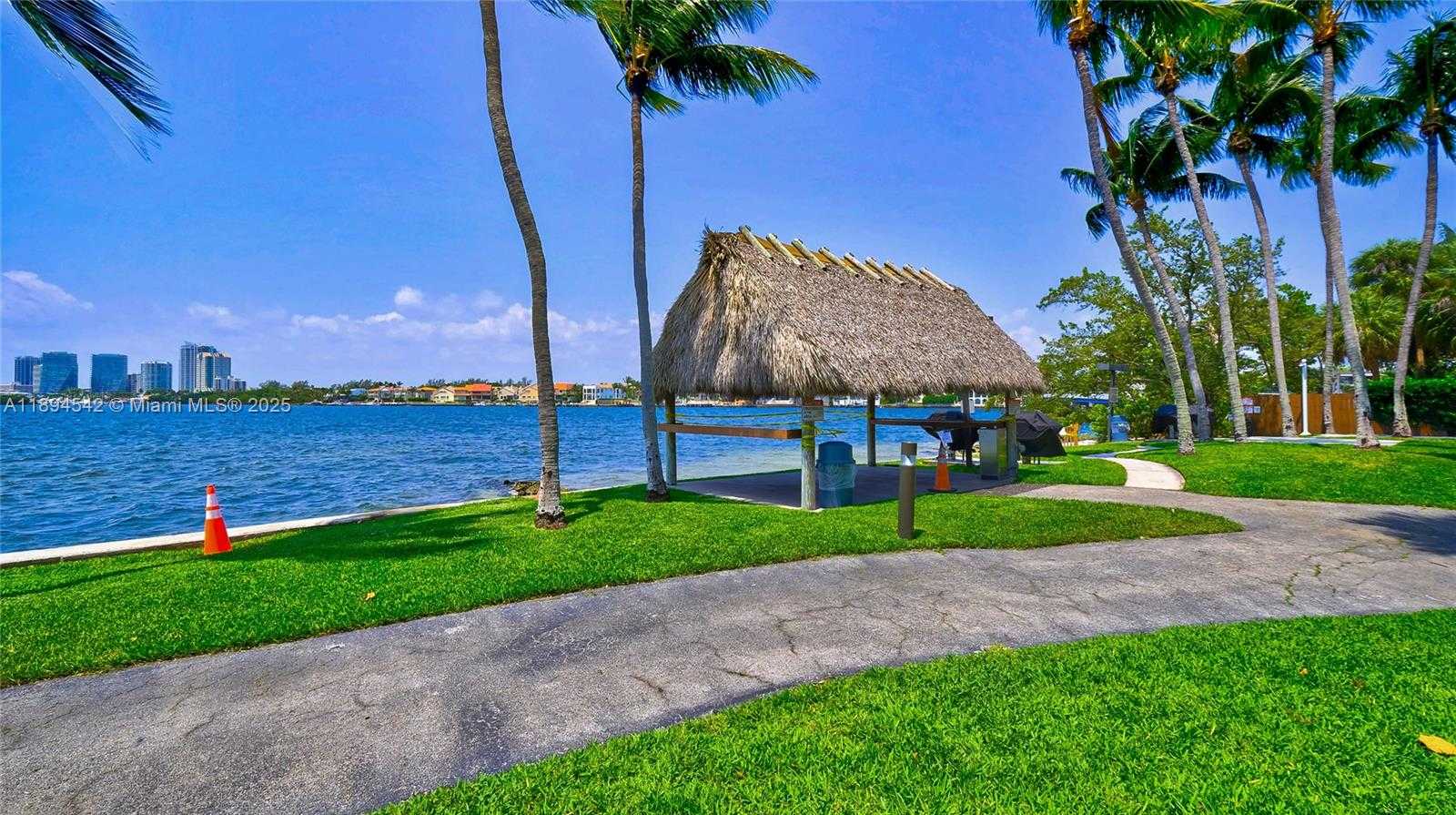 Small Image of 2 GROVE ISLE DR #B1210, Miami Number 36