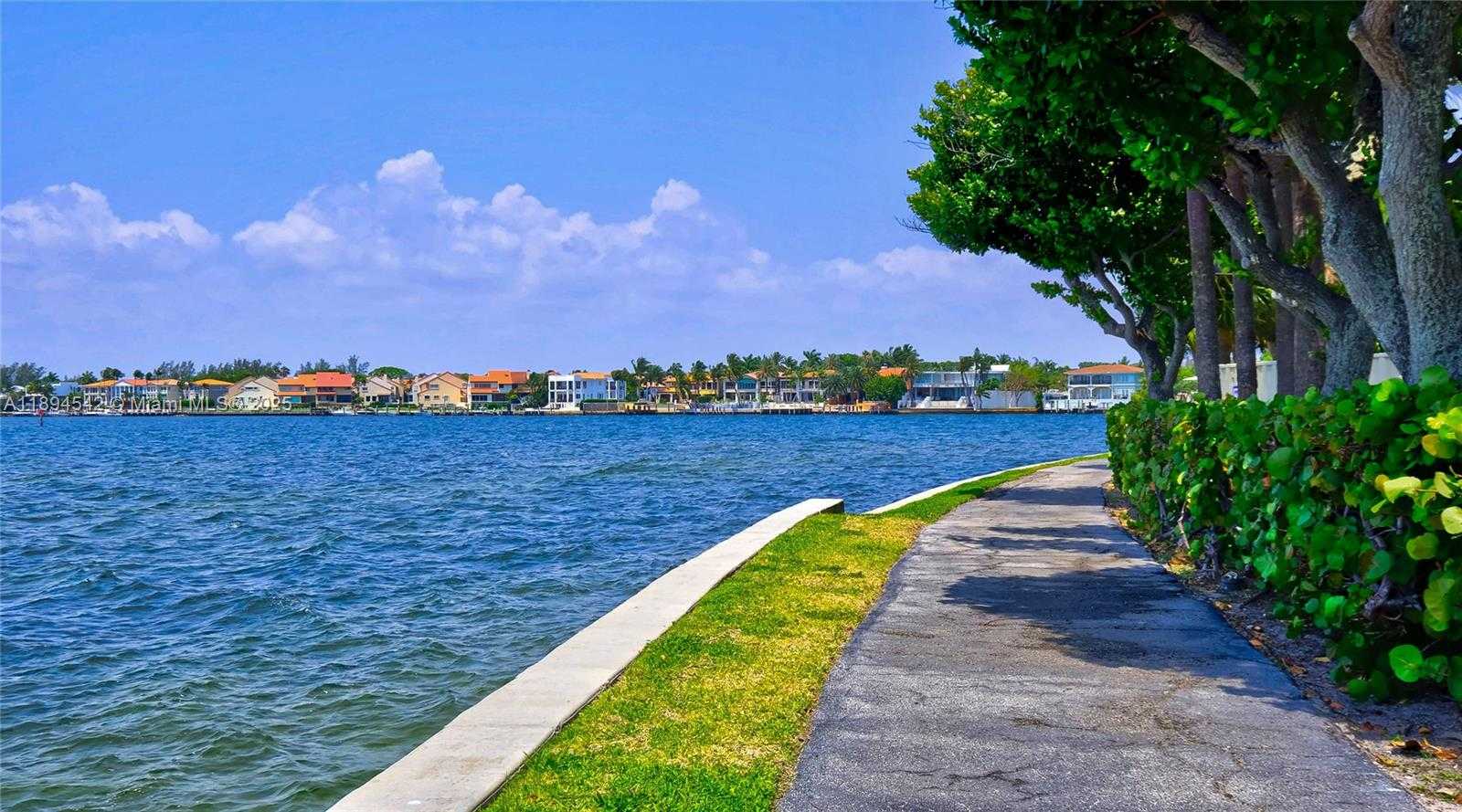 Small Image of 2 GROVE ISLE DR #B1210, Miami Number 39