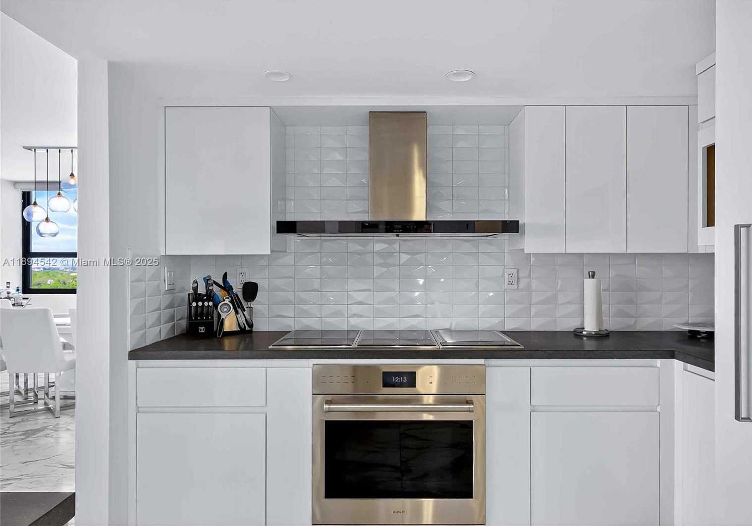 Small Image of 2 GROVE ISLE DR #B1210, Miami Number 4