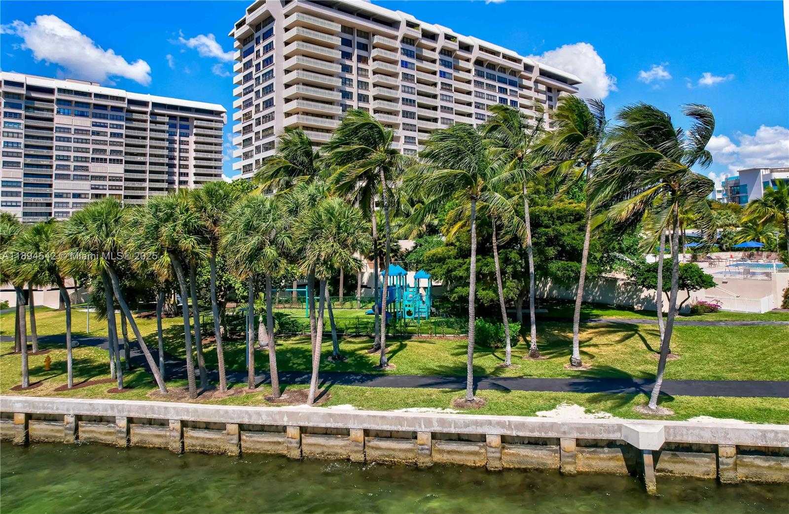 Small Image of 2 GROVE ISLE DR #B1210, Miami Number 43