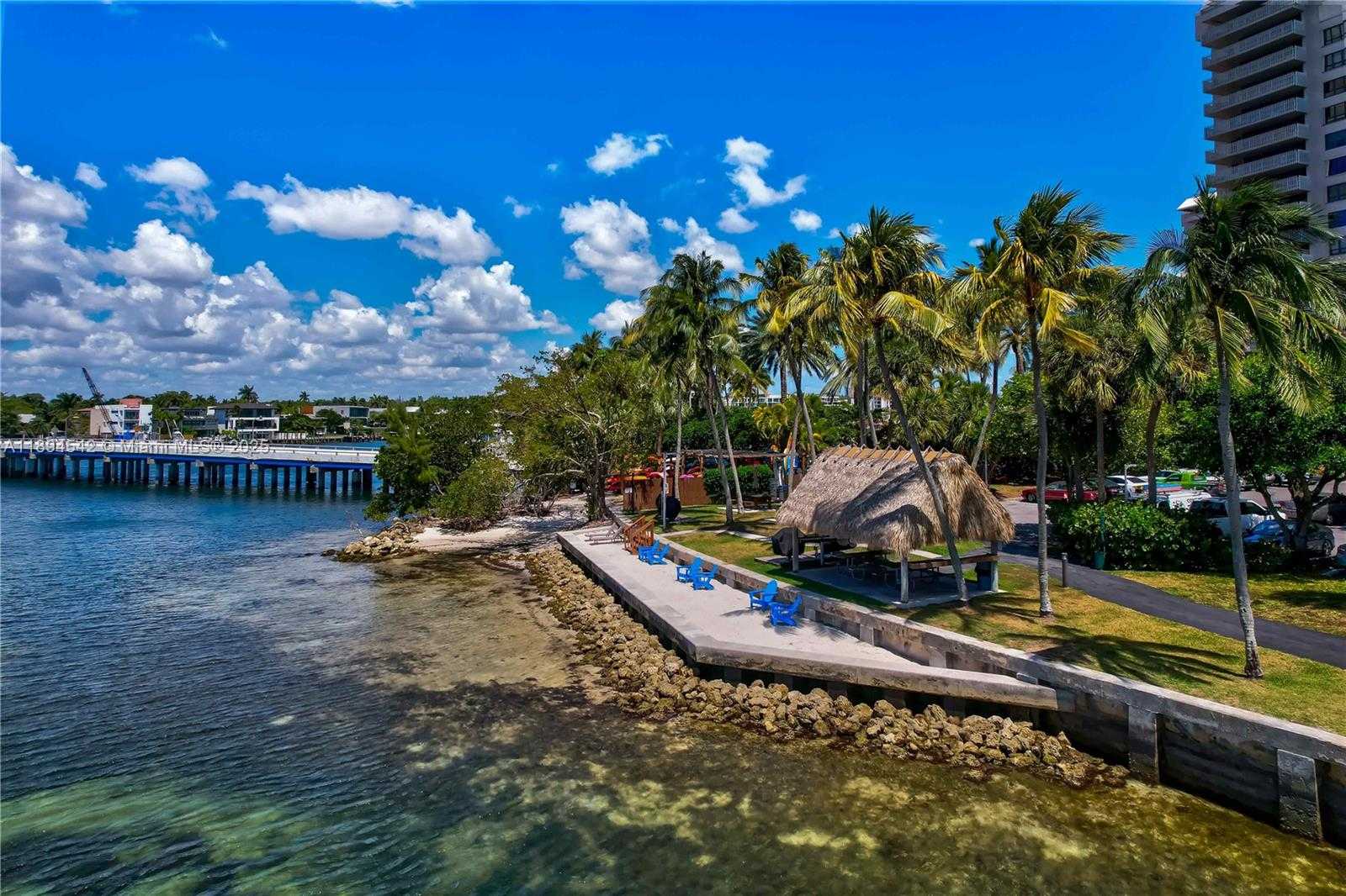 Small Image of 2 GROVE ISLE DR #B1210, Miami Number 45