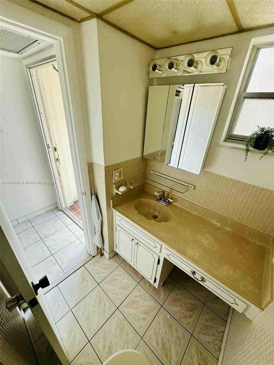 Small Image of 215 SOUTH EAST 3RD AVE #404A, Hallandale Beach Number 7