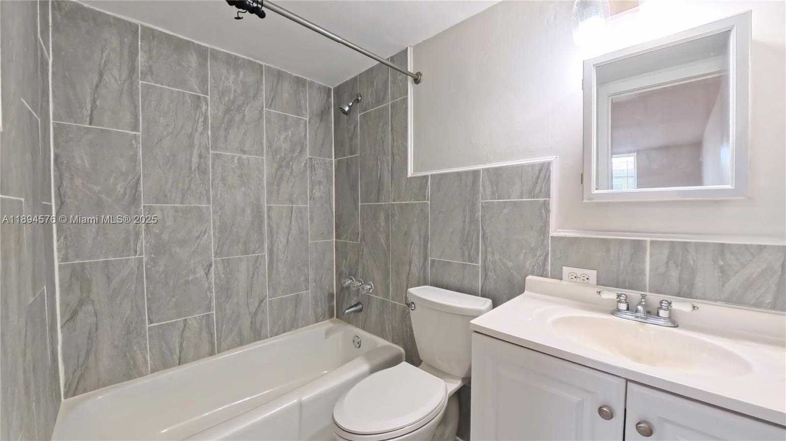 Small Image of 1720 FUNSTON ST #111, Hollywood Number 16