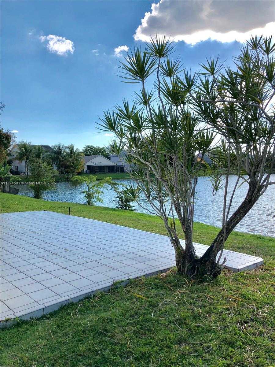 Small Image of 1010 SOUTH WEST 99TH AVE #-, Pembroke Pines Number 19