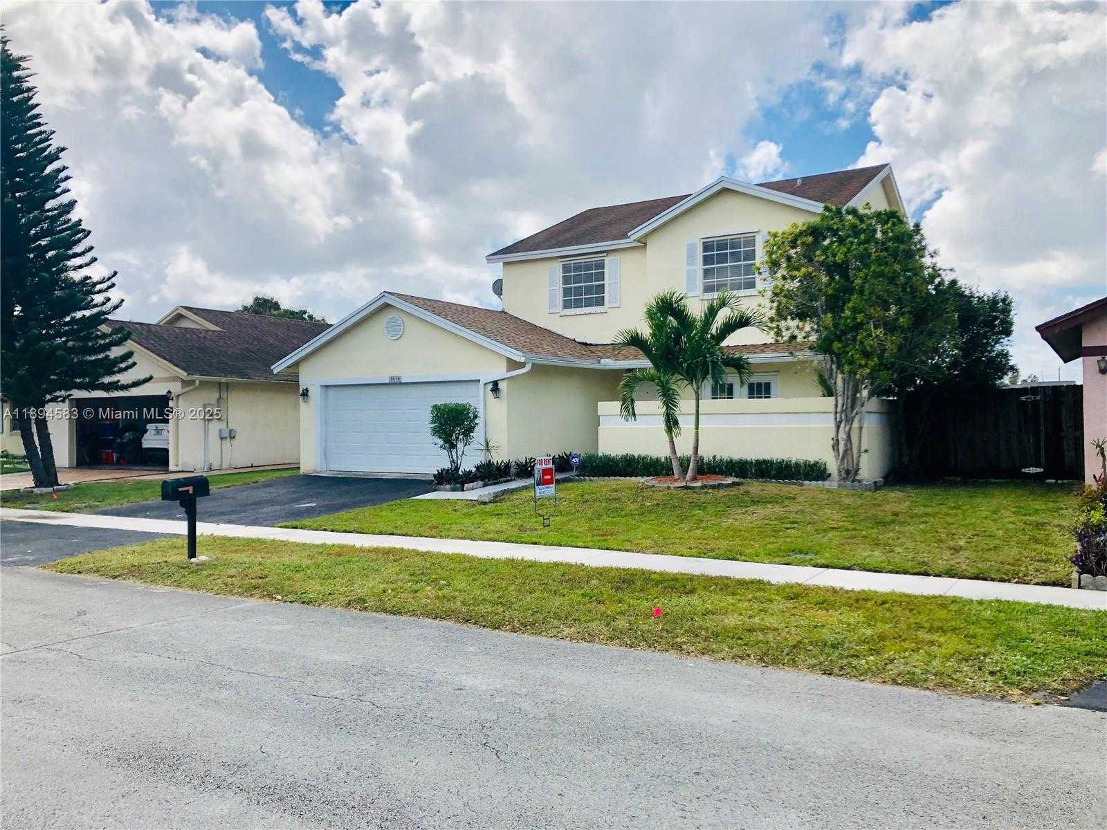 Small Image of 1010 SOUTH WEST 99TH AVE #-, Pembroke Pines Number 2