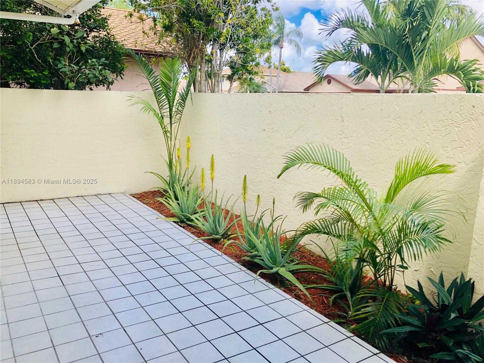 Small Image of 1010 SOUTH WEST 99TH AVE #-, Pembroke Pines Number 3