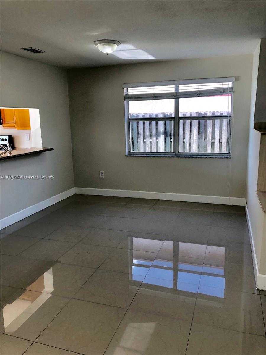 Small Image of 1010 SOUTH WEST 99TH AVE #-, Pembroke Pines Number 4