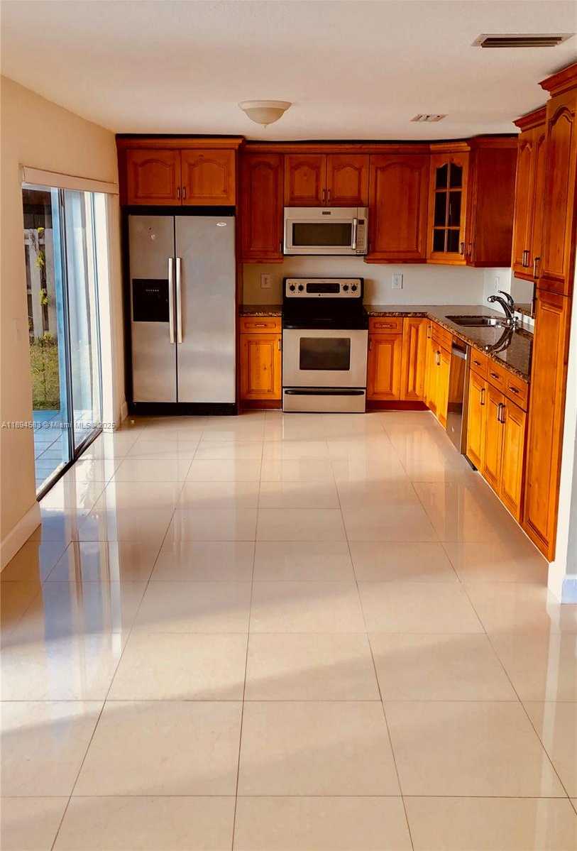 Small Image of 1010 SOUTH WEST 99TH AVE #-, Pembroke Pines Number 5