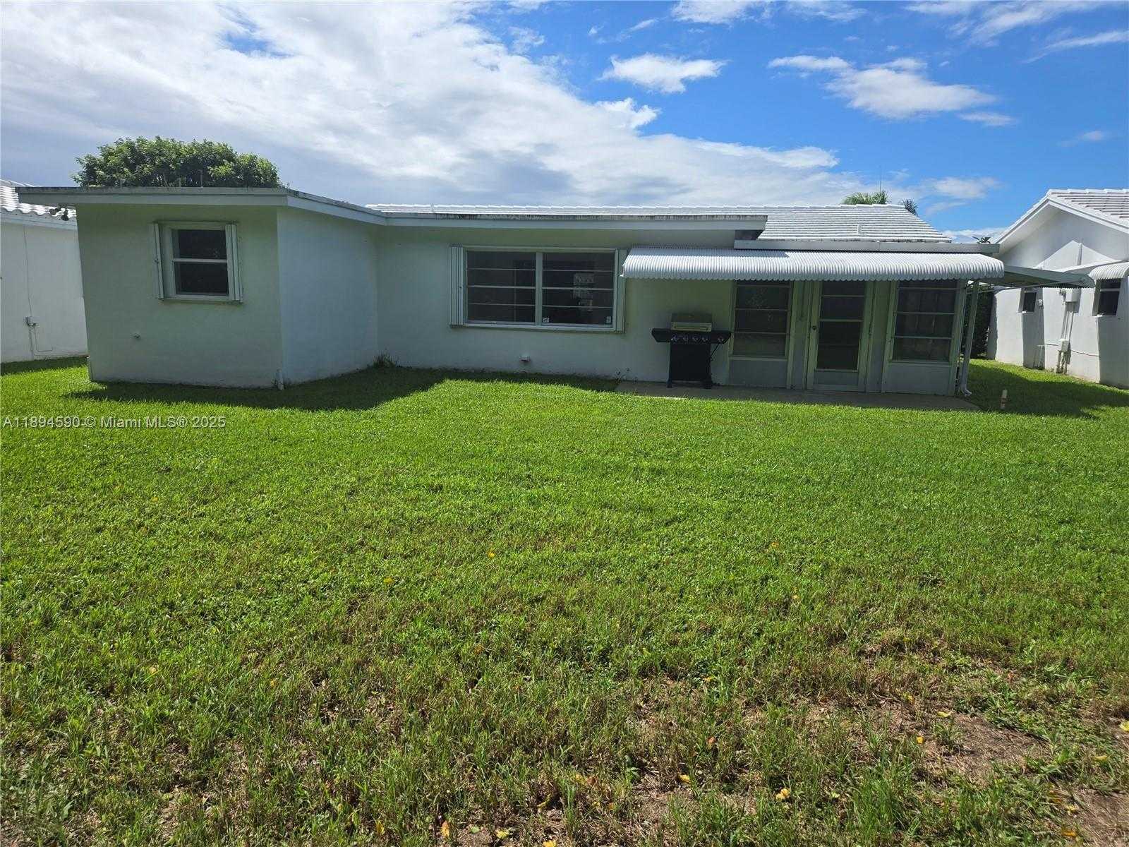Small Image of 600 SOUTH WEST 8TH PL, Boynton Beach Number 2